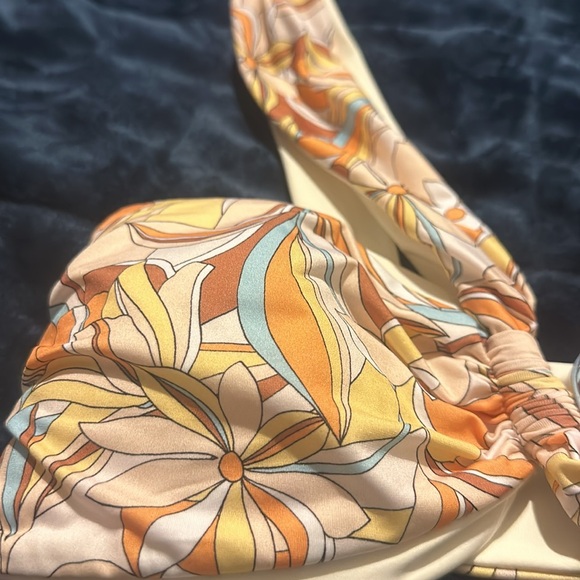 NWT  L*SPACE mick bikini top in soulshine floral - Picture 7 of 15